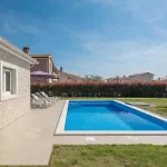 4 Bedroom Lovely In Krancici