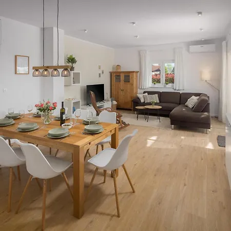 Дом отдыха 4 Bedroom Lovely In Krancici Babici