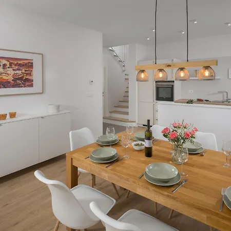 4 Bedroom Lovely In Krancici Babici