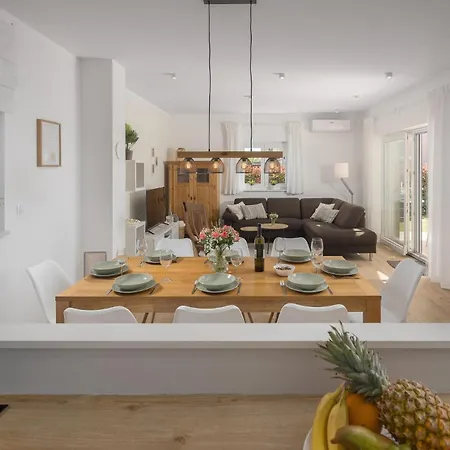 4 Bedroom Lovely In Krancici Casa vacanze Babici