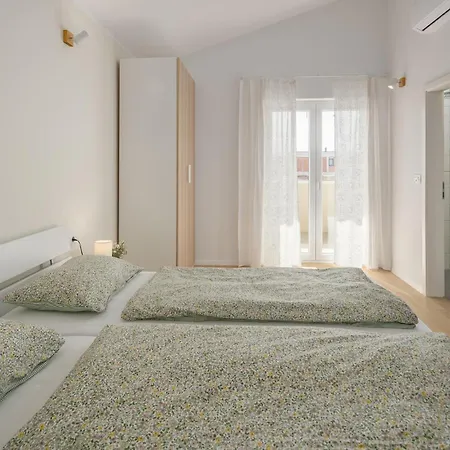 Holiday home Lovely In Krancici With Wifi Babici