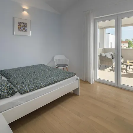 4 Bedroom Lovely In Krancici