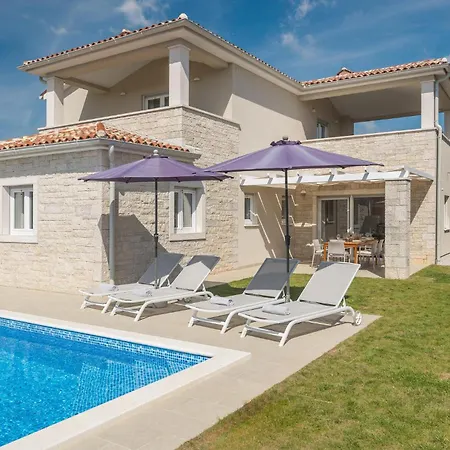 4 Bedroom Lovely In Krancici *