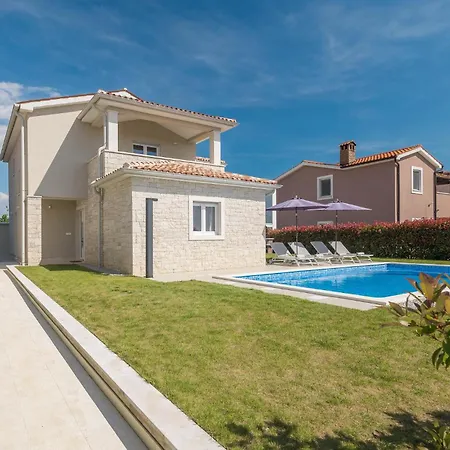 4 Bedroom Lovely In Krancici Babici